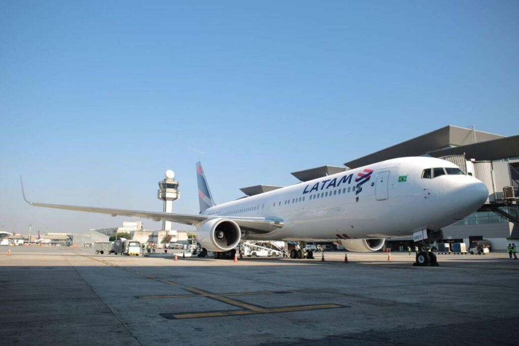 Caos em Aeroporto Avião da Latam Decola de Guarulhos e Faz Voo de 7 Horas sem Destino