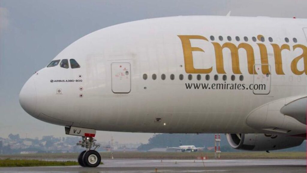 Emirates Transforma 50 Mil Quilos de Revestimentos de Assentos em Mochilas